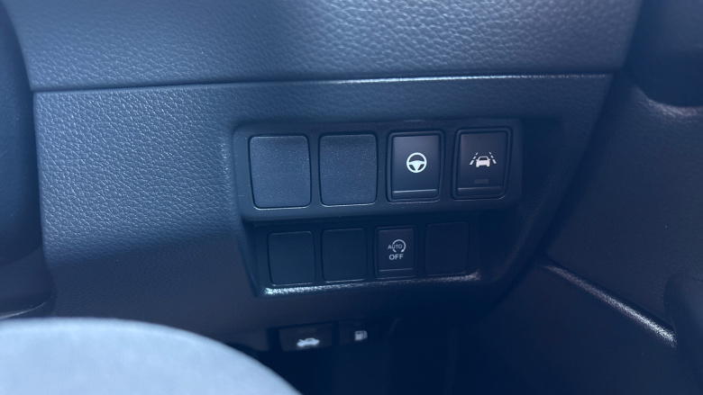 Nissan Qashqai 1.3 DiG-T Tekna 5dr Petrol Hatchback